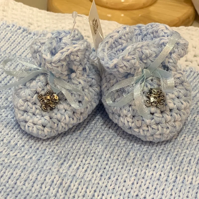 elegant shift dressBlue Crochet Booties