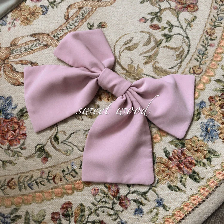 hair clips (the same color with the dress-no red)