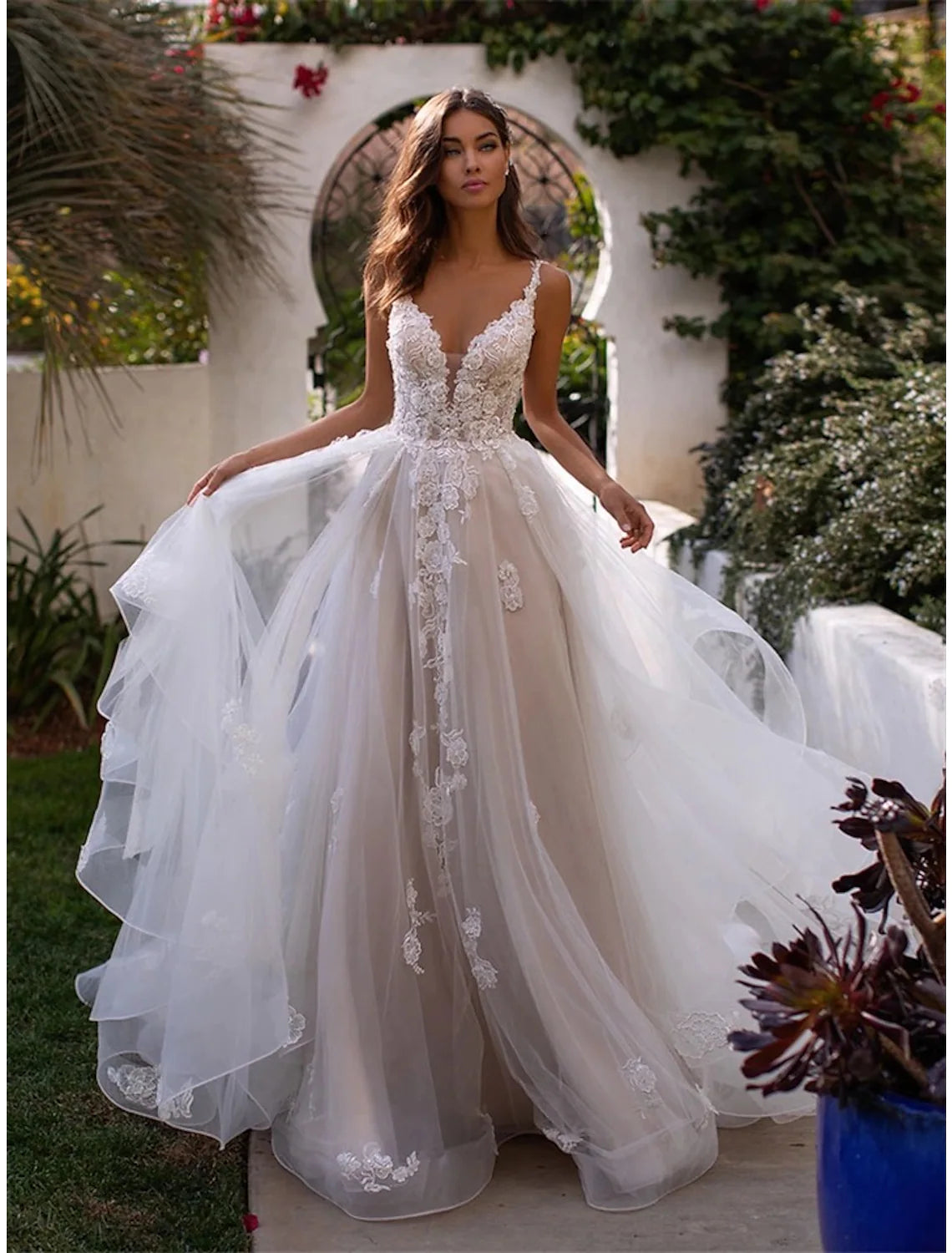 Deep Discounts Beach Open Back Sexy Wedding Dresses Chapel Train A-Line Sleeveless V Neck Lace With Appliques