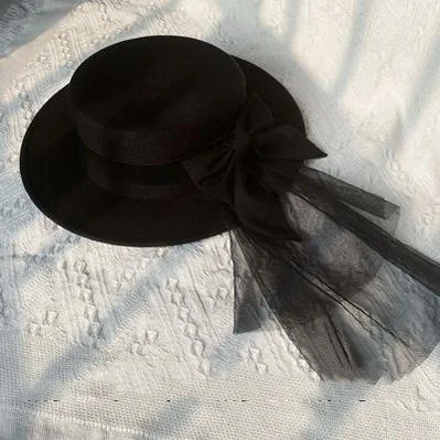 black hat+black bow