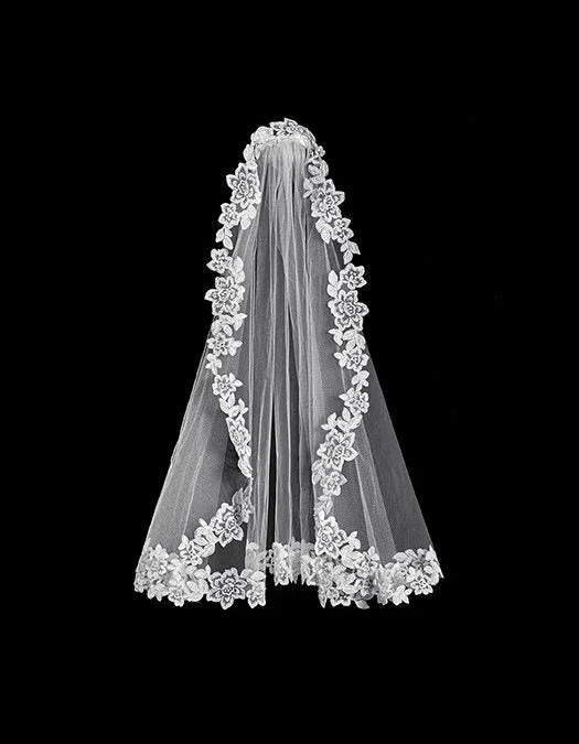 Grand Opening Sale tiered dressManilla Lace Veil