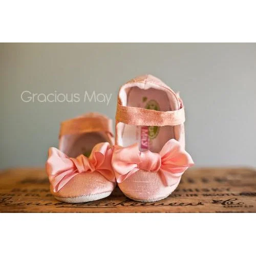 Can't Be Beat chic wrap dressGracious May Silk Bow Shoe in Pink