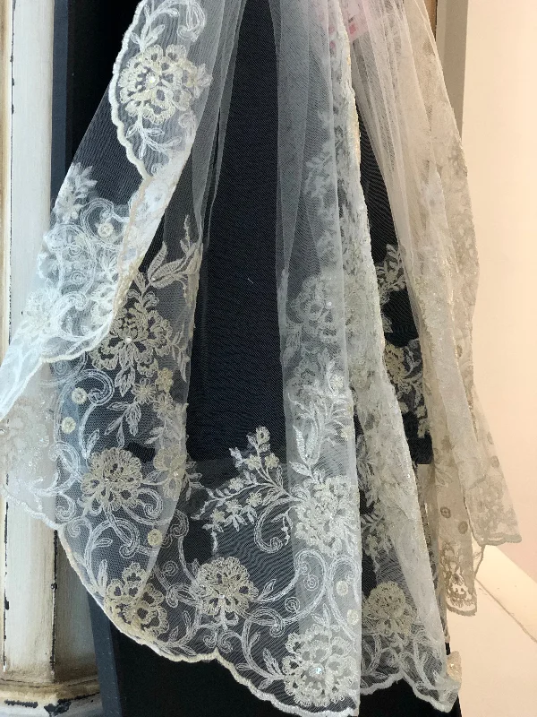 Don't Wait chic shift dressChristie Helene Metallic Lace Veil