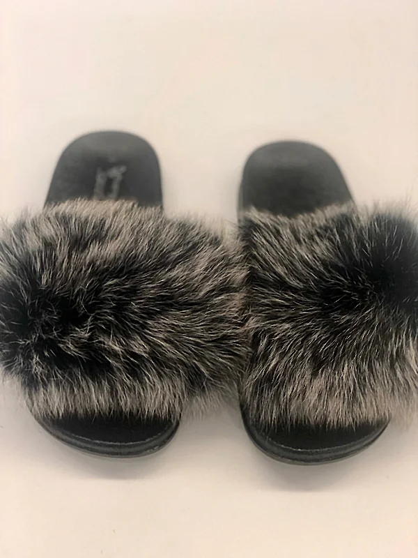 Deal Frenzy form-fitting dressBlack Snow Top Furry Slides