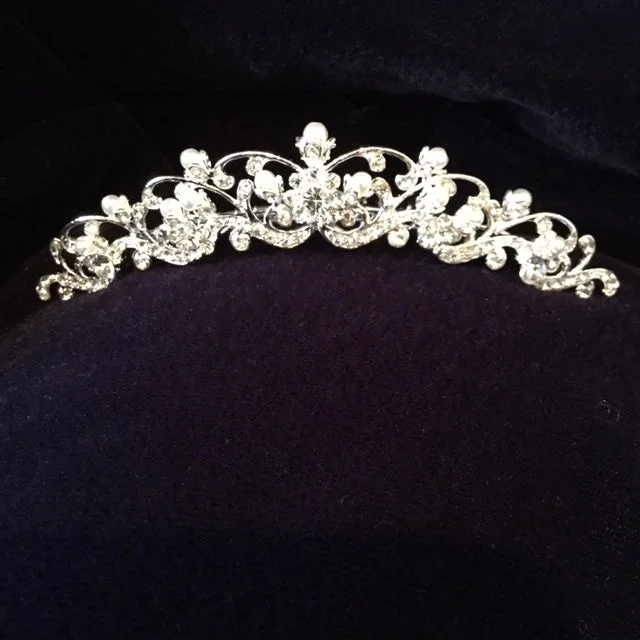 Doorbuster Deal structured dressFlying Buttress Comb Tiara
