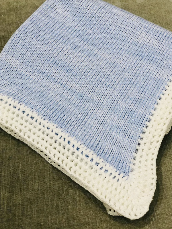 flowy dressBlue and White Tweed Blanket