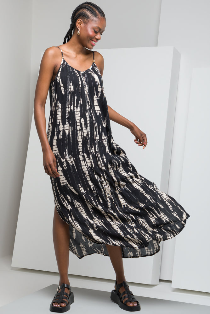 long sleeve dressCrinkle Border Print Maxi Dress Black